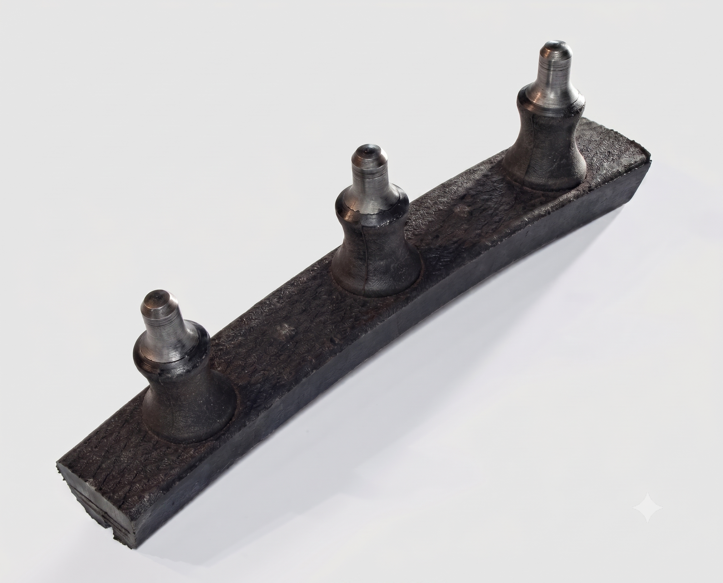 Stahlpins auf Riemen