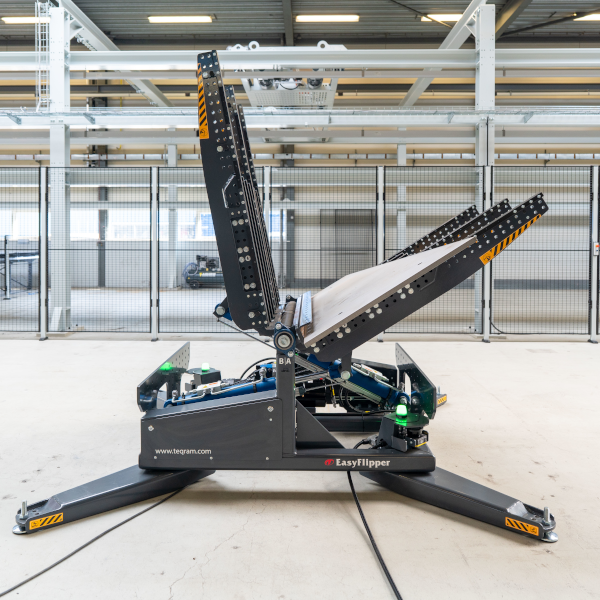 EasyFlipper supporting a steel plate during turning